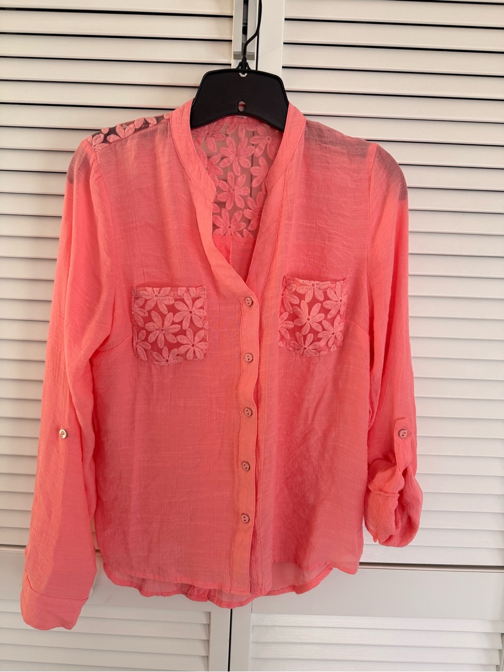 Women's Coral Button-Front Floral Lace Pocket Blouse